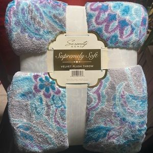 New Velvet Plush Throw